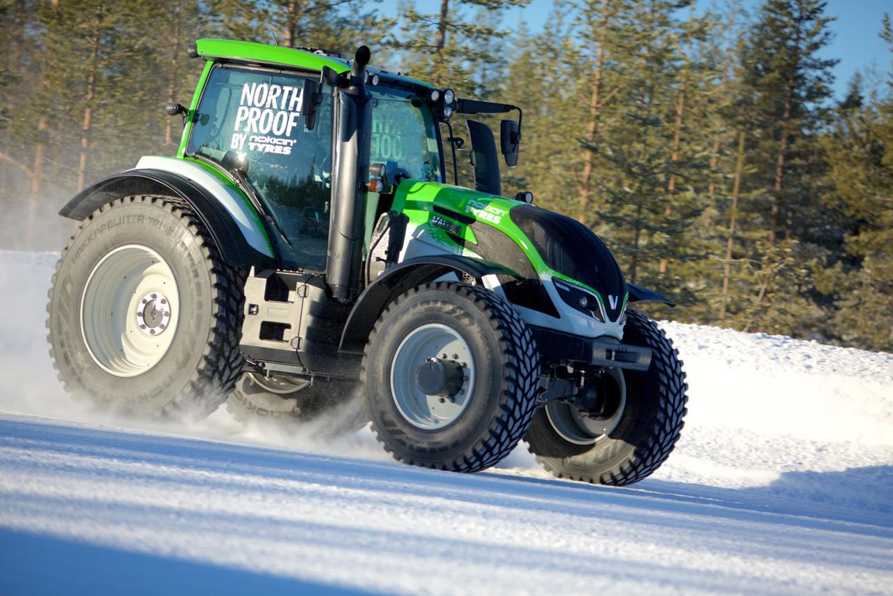 Traktor Valtra na oponach Nokian z Juhą Kankkunenem biją rekord świata