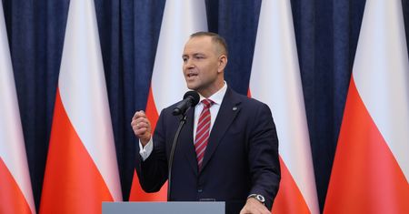 Tusk wysłał samoloty po Polaków. Nawrocki zabrał głos