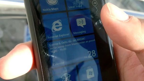 Promienie słoneczne niestraszne Lumii 800 [wideo] 1