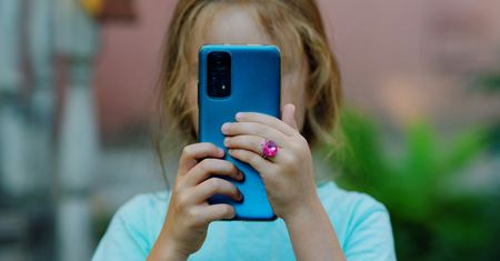 Konin stawia na zdrowie psychiczne uczniów. Rusza pilotaż aplikacji do badania emocji. Co na to Poznań?