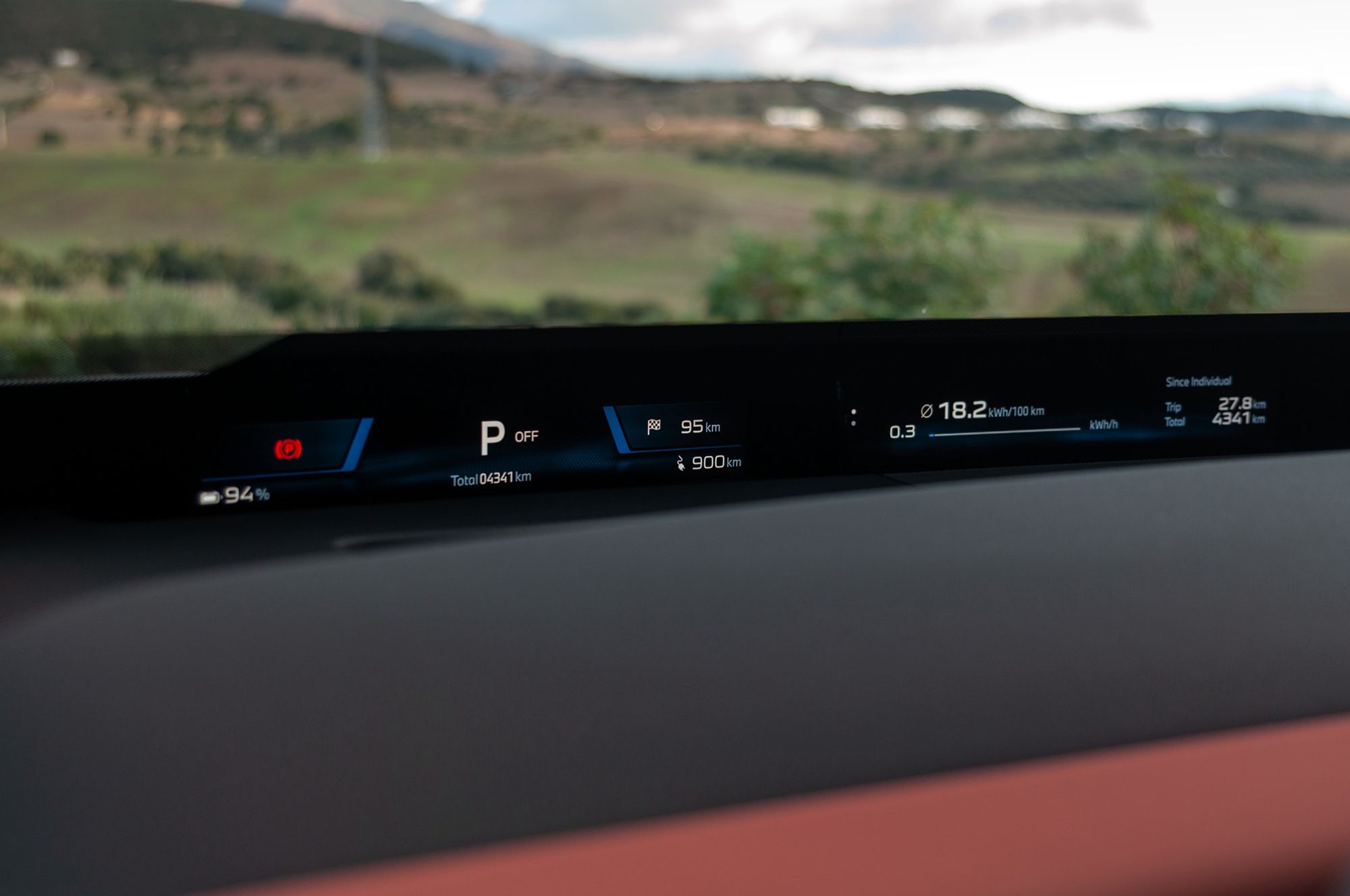 BMW iX3 50 xDrive (2025) - wnętrze