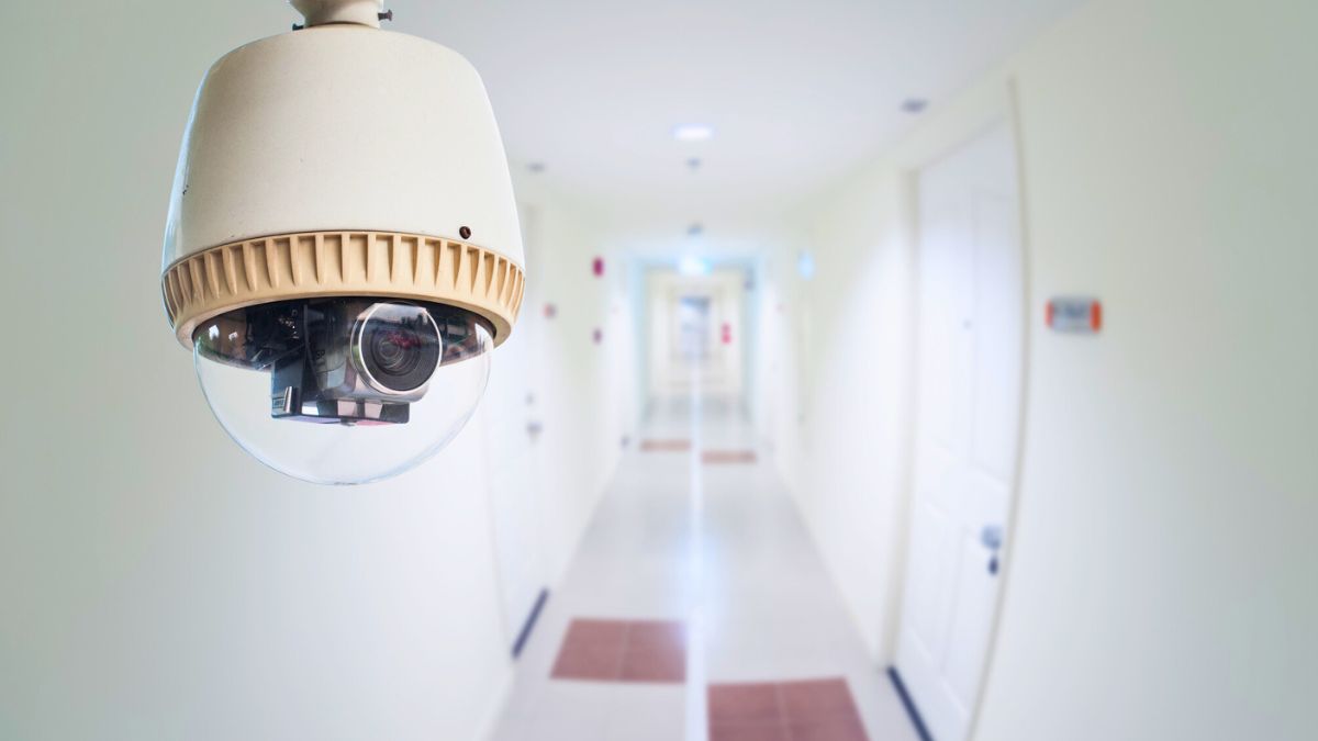 Kamera wizyjna na korytarzu