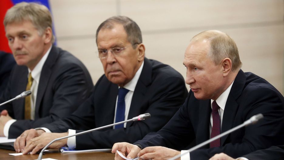 Russia-Africa Summit and Economic Forum in Sochi
epa07942719 Russian President Vladimir Putin (R), Russian Foreign Minister Sergei Lavrov (C) and Kremlin spokesman Dmitry Peskov (L) attend a meeting with Ethiopian Prime Minister Abiy Ahmed (not pictured) on the sidelines of the Russia-Africa Summit and Economic Forum in the Black sea resort of Sochi, Russia, 23 October 2019. The Russia-Africa Summit and Economic Forum take place on 23-24 October 2019.  EPA/SERGEI CHIRIKOV / POOL 
Dostawca: PAP/EPA.
SERGEI CHIRIKOV / POOL