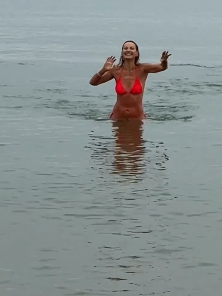 Joanna Moro wskoczyła do lodowatej wody