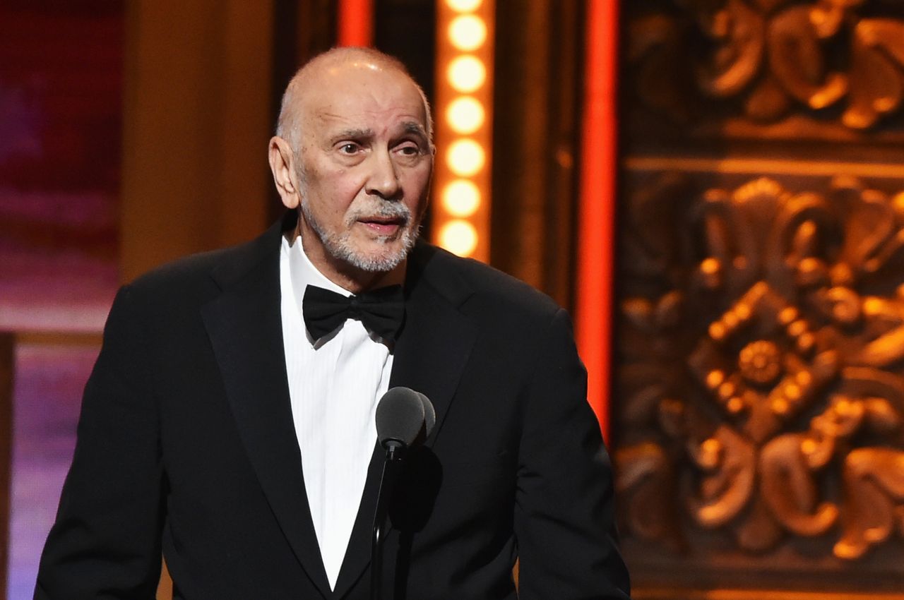 Afera na planie serialu Netfliksa. Frank Langella podejrzany o molestowanie