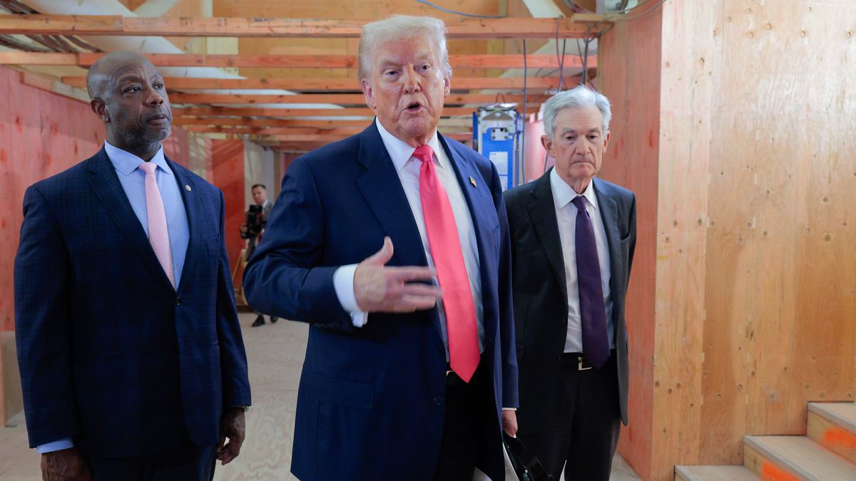 Donald Trump i Jerome Powell (z prawej)