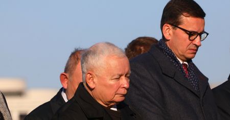 Tak wyborcy PiS widzą Morawieckiego i Kaczyńskiego. Ekspert: "niewymienialni"
