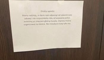Taka karteczka przed sylwestrem. "Nie mieszkacie tutaj tylko wy"