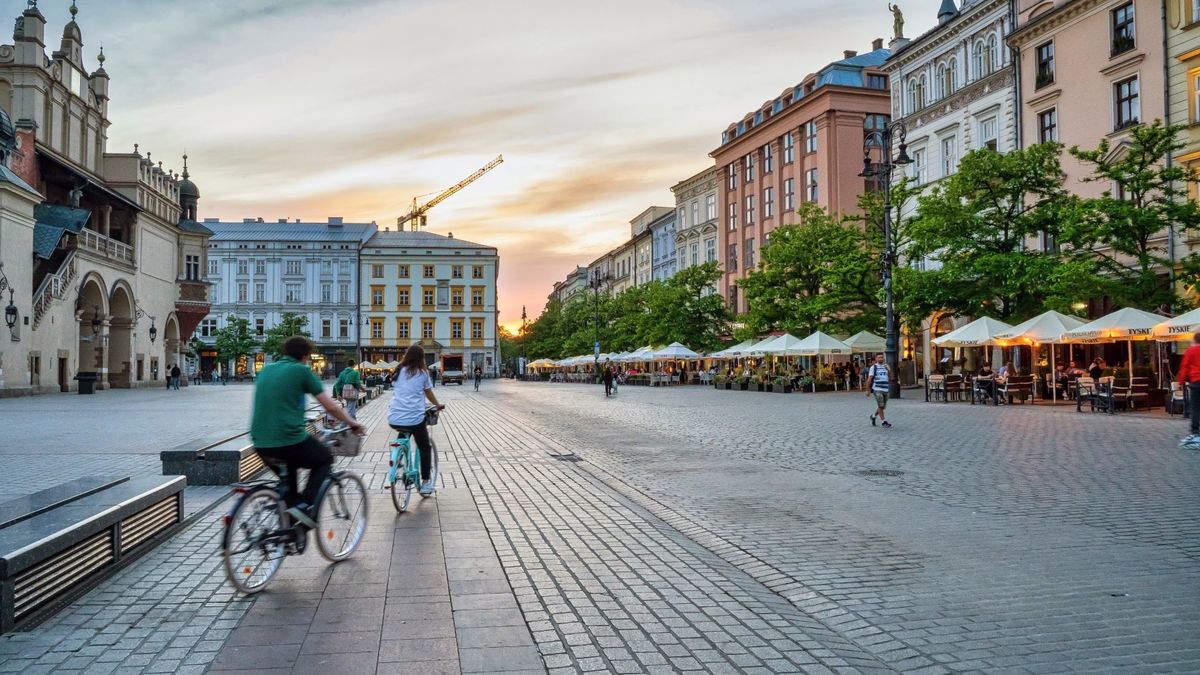 W Krakowie trwają prace nad usprawnieniem ruchu pieszych oraz rowerzystów. 