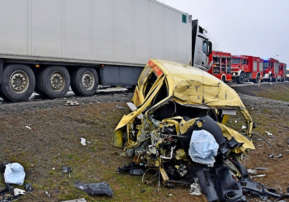 Podkarpackie: Tragiczny finał wyprzedzania. Nie żyje 47-latek