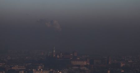 Alert RCB dla pięciu województw. Należy unikać aktywności na zewnątrz