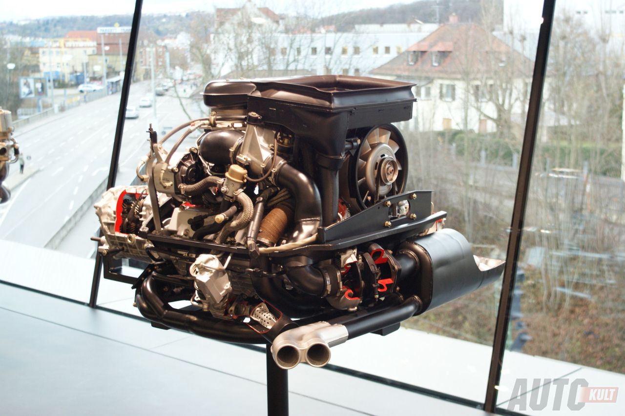Eksponaty Porsche Museum - ekspozycja silników