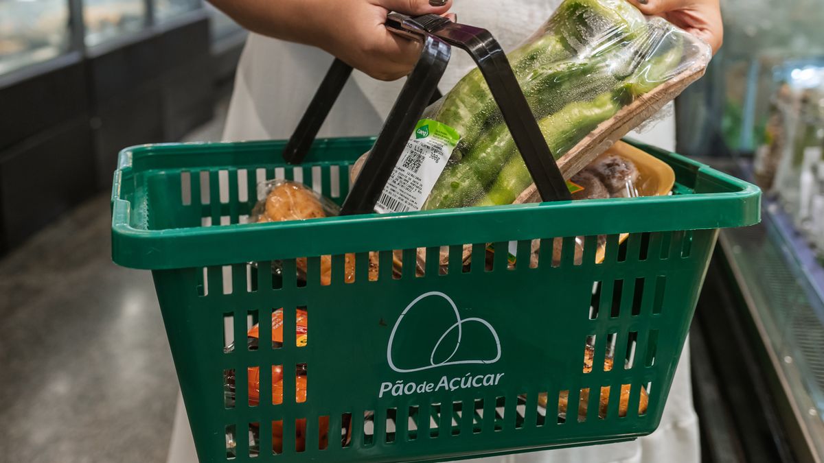 A shopper holds a basket of goods at a Grupo Pao de Acucar (GPA) grocery store in Sao Paulo, Brazil, on Monday, March 18, 2024. Brazil's biggest retailer Cia Brasileira de Distribuicao, chain owner of GPA grocery stores, raised 704 million reais ($141.6 million) in a primary equity offering as it works to slash its debt load, according to people familiar with the matter. Photographer: Tuane Fernandes/Bloomberg via Getty Images