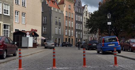 Wyrzucanie aut z centrów miast nie zmniejsza ruchu. Problem leży tam, gdzie miało być jego rozwiązanie