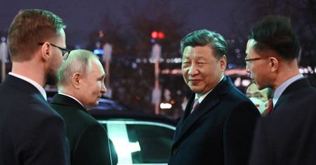 Putin kupuje sobie przychylną postawę wobec inwazji. Stawką surowce