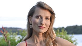 Tak zaprezentowała się na plaży. Trójwymiarowe bikini przyciąga wzrok