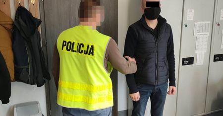 Warszawa. Obywatel Ukrainy chciał być kierowcą taksówki. Podrobił w tym celu dokumenty