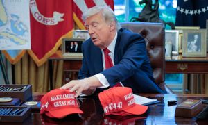 Gromadzą potężne środki przed wyborami w USA. Ruch Maga ma już niemal 350 mln dol