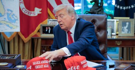 Gromadzą potężne środki przed wyborami w USA. Ruch MAGA ma już niemal 350 mln dol.