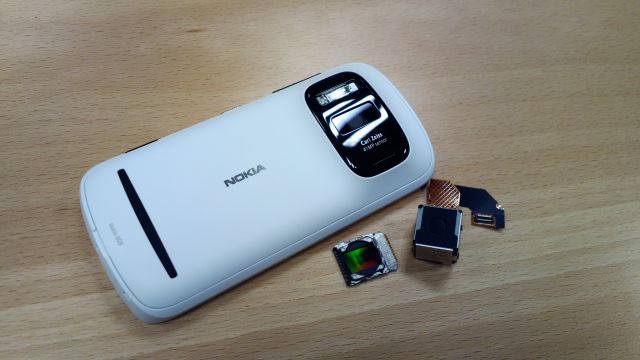 Nokia 808 i jej aparat (fot allthingsd)