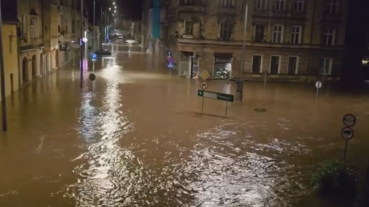 Nysa wylała w Kłodzku. Centrum miasta pod wodą