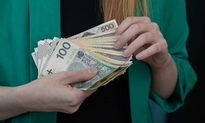 Wrzuciła makijaż w koszty. Dobrała się do niej skarbówka