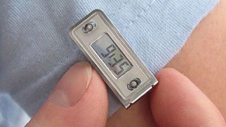 Miniaturowy zegarek, który przypniesz do mankietu koszuli! 1