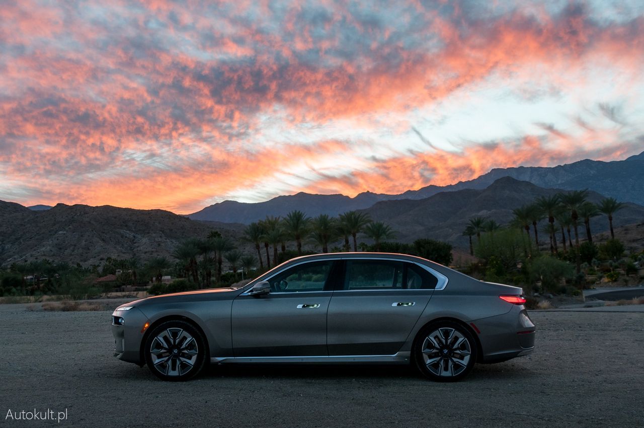 BMW i7