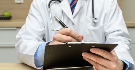 Ponad 1,66 mln zł w rok. Poznaliśmy zarobki lekarzy w kolejnym regionie