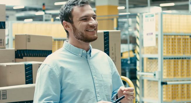 Amazon reklamuje się jako pracodawca dla absolwentów studiów (wideo)