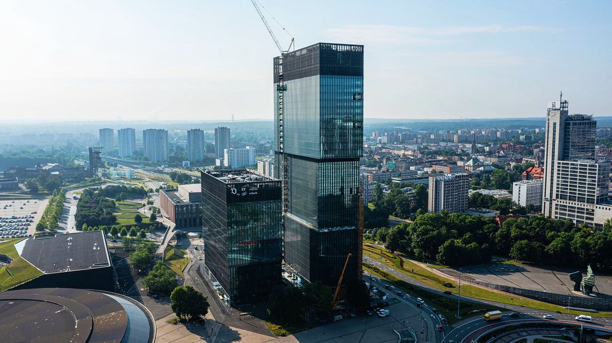 Katowice. Kończą się prace przy budowie drugiej wieży KTW.