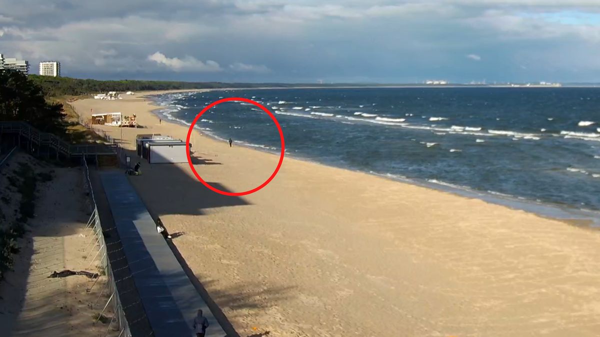 4 maja, godz. 7:50. Widok na plaży w Międzyzdrojach.