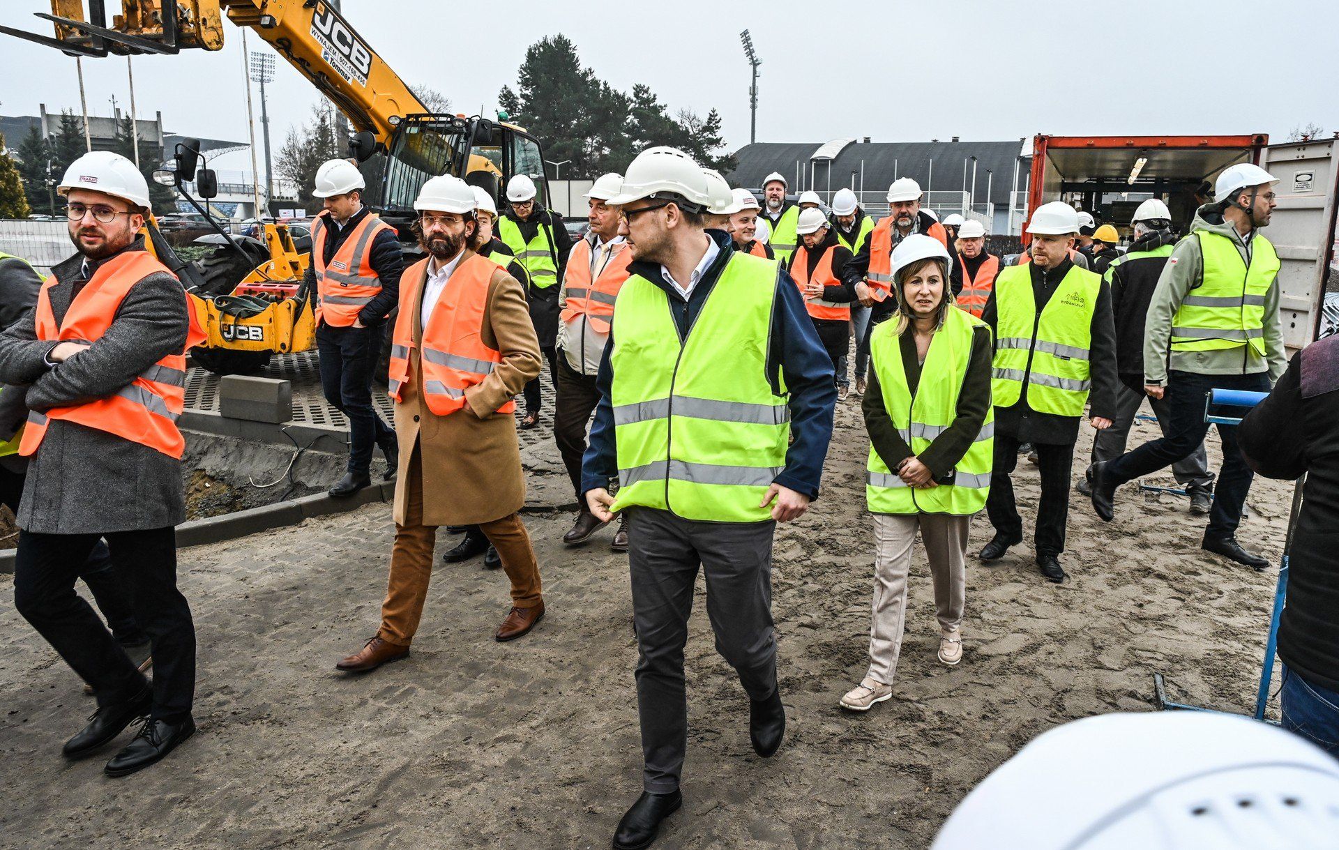 W Bydgoszczy finiszuje budowa hali lekkoatletycznej i strzelectwa sportowego. 8 grudnia obiekt wizytował m.in. Jakub Rutnicki, minister sportu i turystyki.