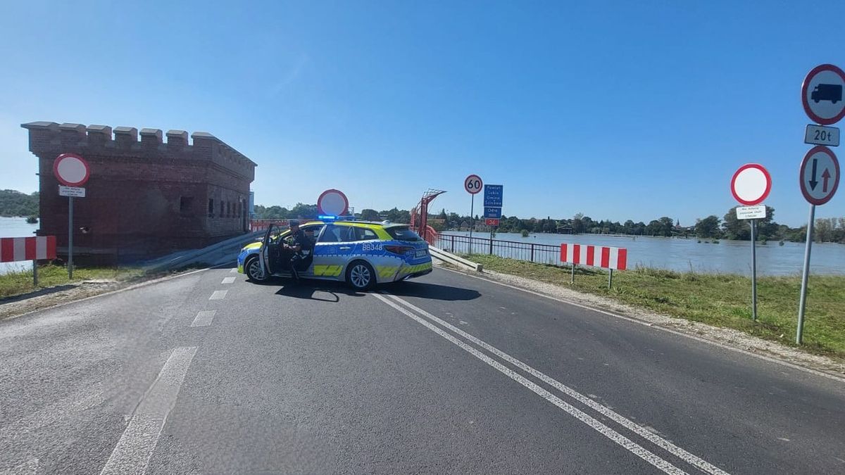 Zamknięty most w Ścinawie