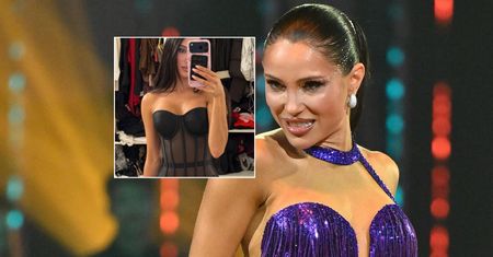 Natsu w odważnym gorsecie wygląda jak milion dolarów. W garderobie odsłoniła obłędną talię