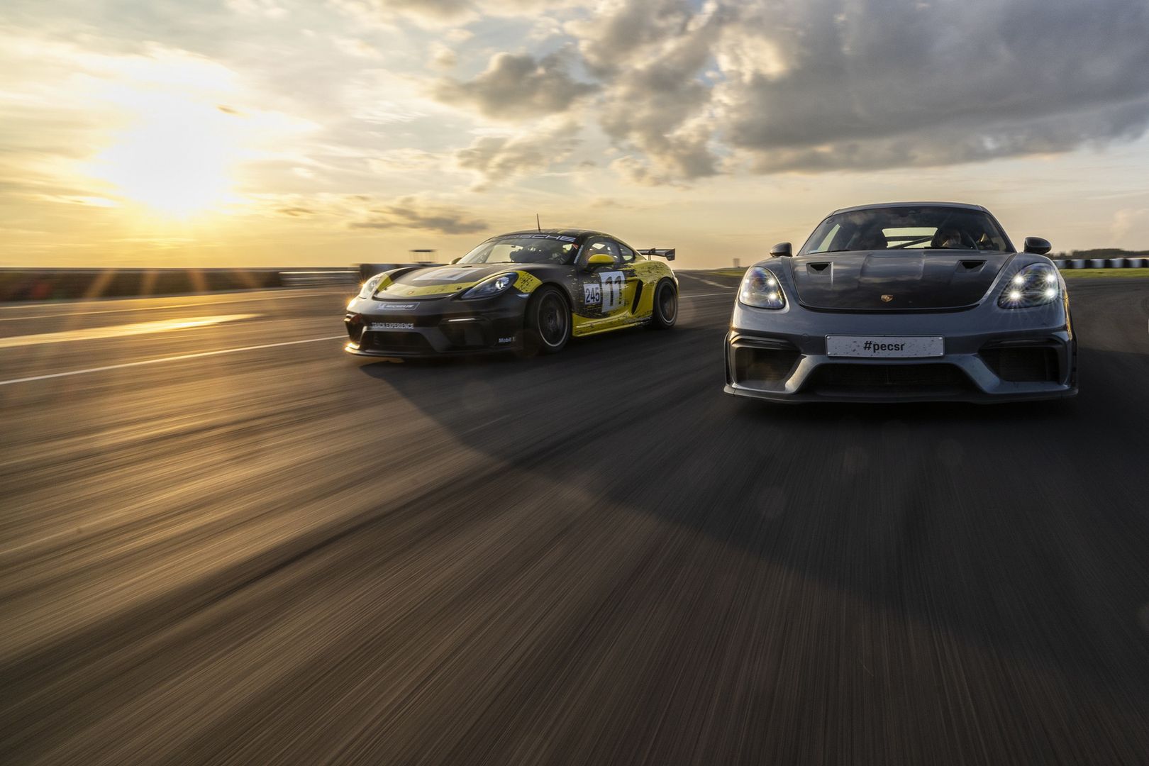 Porsche 718 Cayman GT4 Clubsport (2022) i Porsche 718 Cayman GT4 RS (2022)