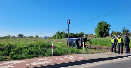 Citroen wjechał wprost pod pociąg relacji Piła - Poznań