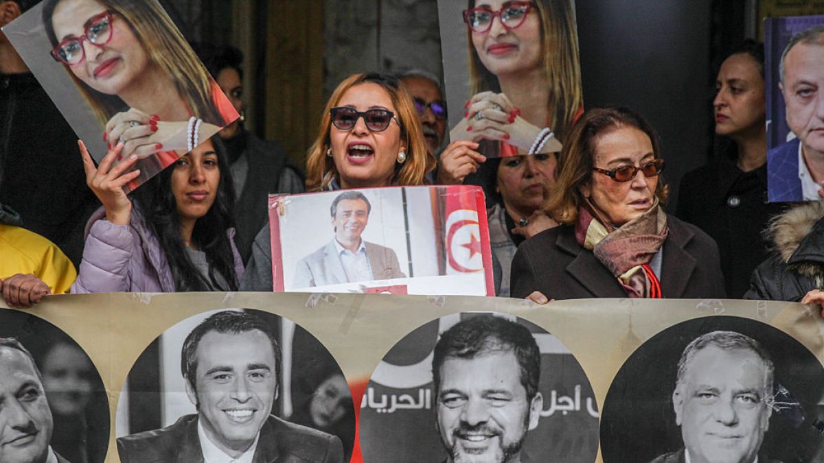 Protest przed Sądem Apelacyjnym w Tunisie