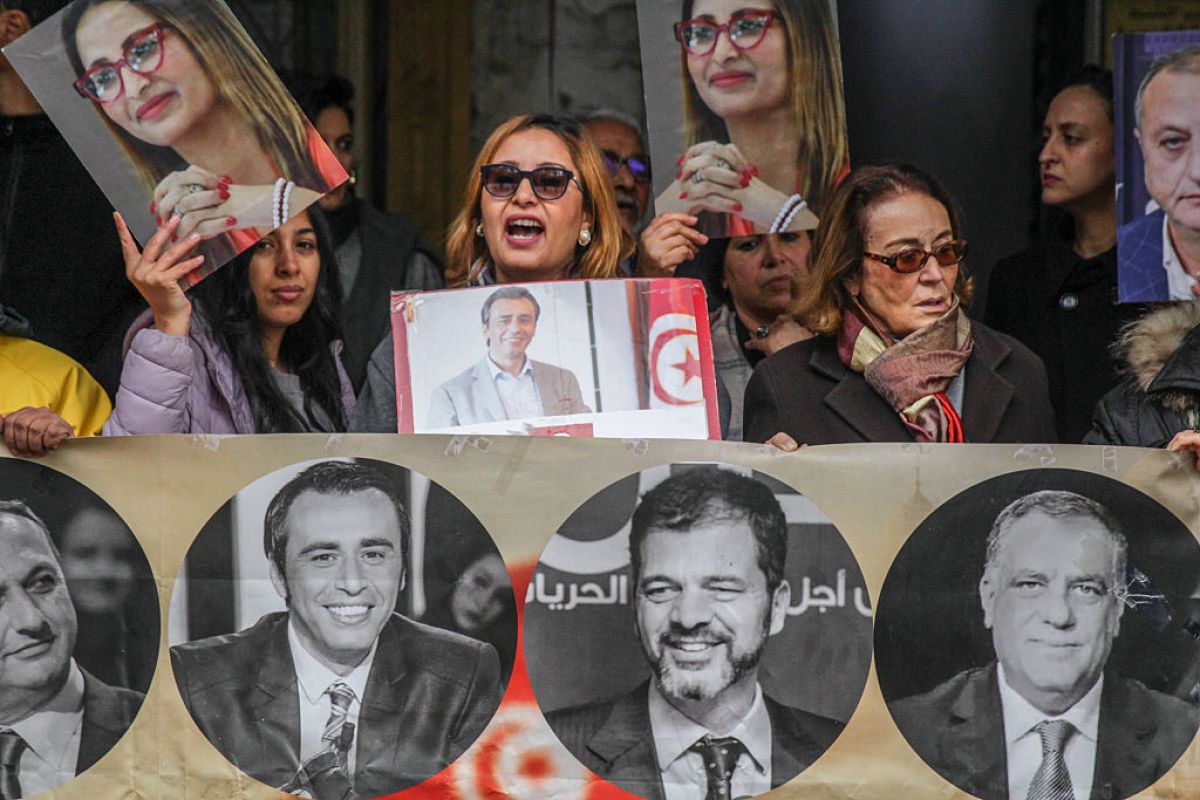 Nawet 45 lat więzienia. Sąd w Tunezji skazał dziesiątki opozycjonistów