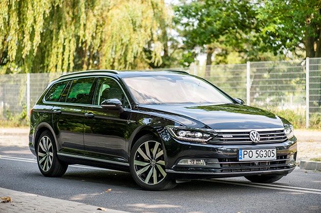 VW Passat Variant - widok z boku