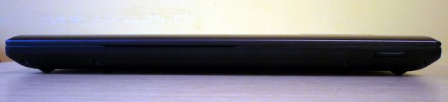 Lenovo IdeaPad Y580 - front (czytnik kart pamięci)