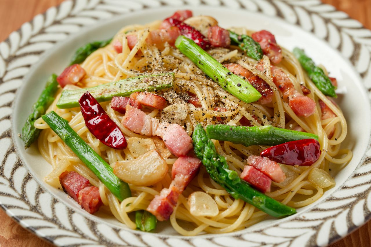 Włoski makaron w sezonowej odsłonie. Ta carbonara to smak wiosny