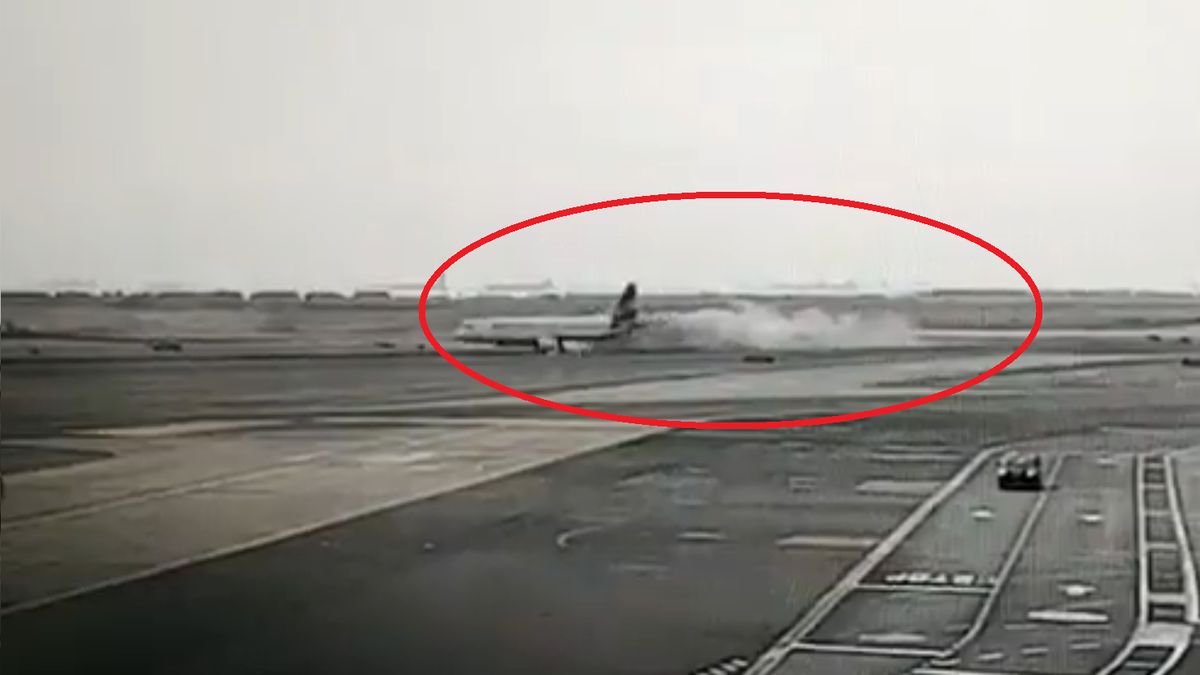 Startujący samolot uderzył w wóz strażacki 