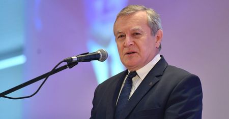 Piotr Gliński wstrzymuje wypłaty FWK