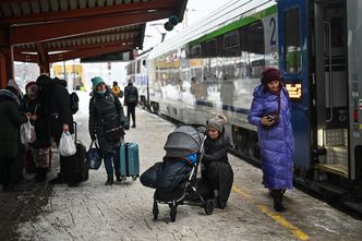 "Z krzywego peronu ludzie będą jeździć, jeśli będzie dobra oferta". Ekspert o paradoksie polskiej kolei