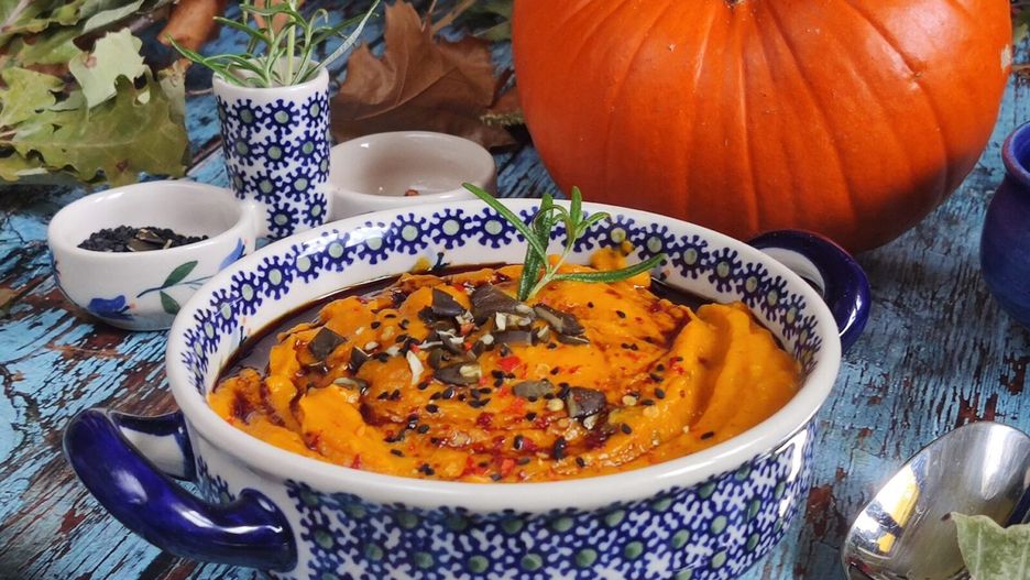 Pomarańczowe purée z pieczonych warzyw z mleczkiem kokosowym
