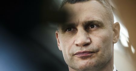 Udawali Witalija Kliczkę. Rosyjscy komicy opłacani przez spółkę zależną Gazpromu