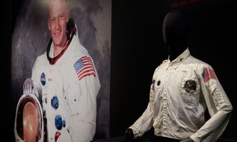To w niej Buzz Aldrin poleciał na Księżyc. Pamiątkowa kurtka sprzedana za prawie 3 mln dolarów