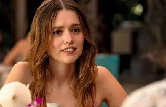 Odzieżowy gigant zmienia świąteczną strategię. Bez spotu z aktorką z "Białego lotosu"