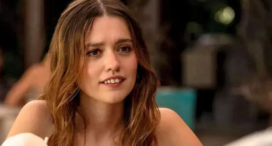 Odzieżowy gigant zmienia świąteczną strategię. Bez spotu z aktorką z "Białego lotosu"